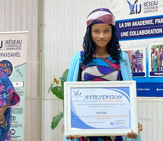 UBICOM honorée pour son engagement digital : Une reconnaissance du RIJ lors du Prix PAXSAHEL